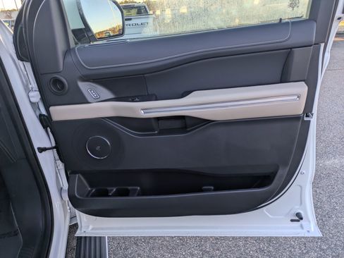 Certified 2024 Ford Expedition Limited image 32