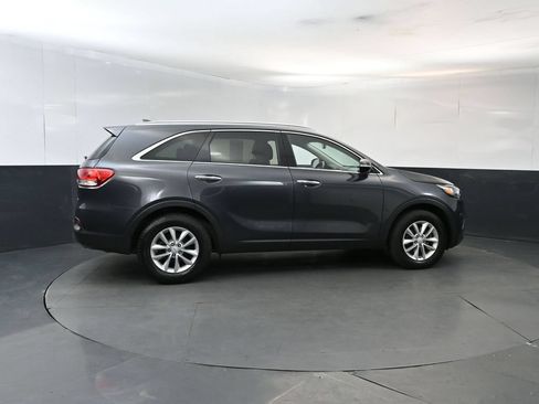 Used 2017 Kia Sorento FWD w/ LX Convenience Package image 6