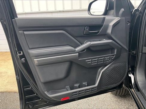 Used 2025 Toyota Tacoma SR5 image 27