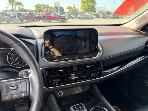 Used 2023 Nissan Rogue SL w/ SL Premium Package FWD image 23