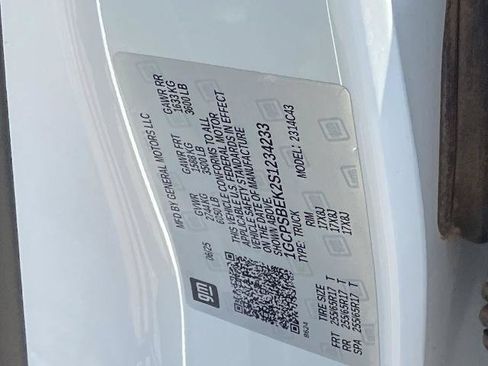 Used 2025 Chevrolet Colorado W/T RWD image 29