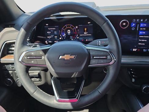 Used 2025 Chevrolet Tahoe High Country AWD/4WD image 9