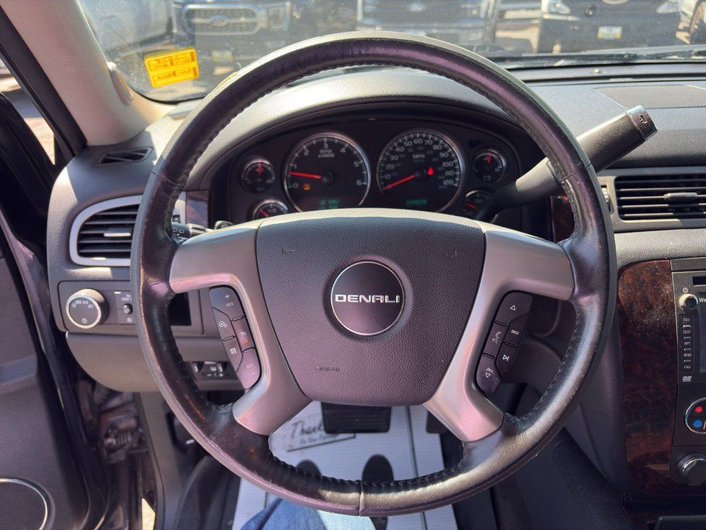 Used 2012 GMC Yukon XL Denali AWD/4WD image 12