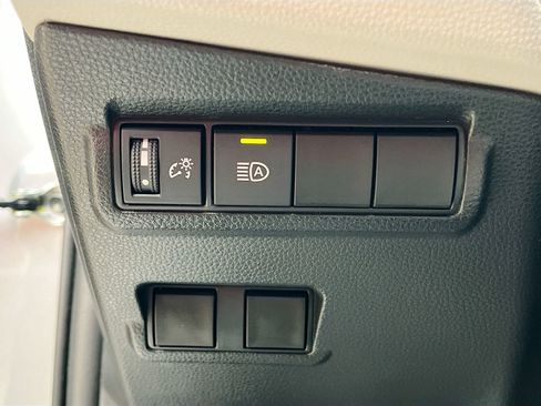 Used 2025 Toyota Corolla Cross L image 10