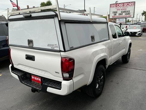 Used 2021 Toyota Tacoma SR5 w/ Technology Package RWD image 4