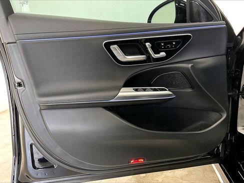 Used 2025 Mercedes-Benz E 350 4MATIC Sedan image 21