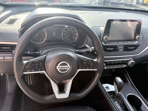 Used 2022 Nissan Altima 2.5 SV FWD image 9