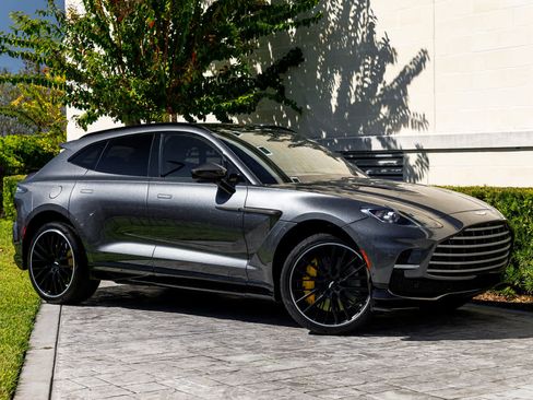 Used 2023 Aston Martin DBX 707 image 1
