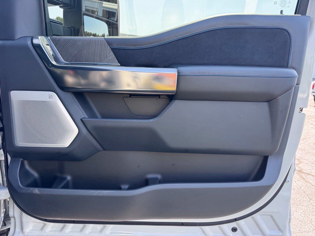 Used 2025 Ford F250 Platinum AWD/4WD image 30