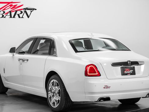 Used 2012 Rolls-Royce Ghost Extended Wheelbase image 3