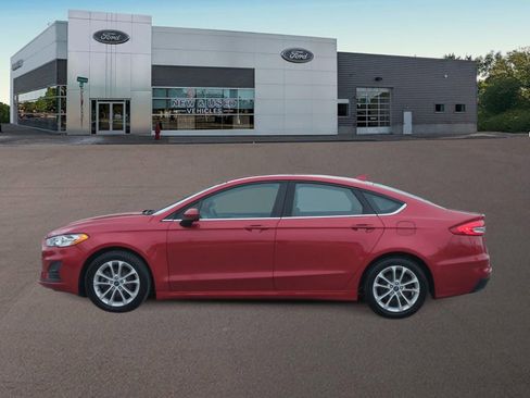 Used 2020 Ford Fusion SE image 7