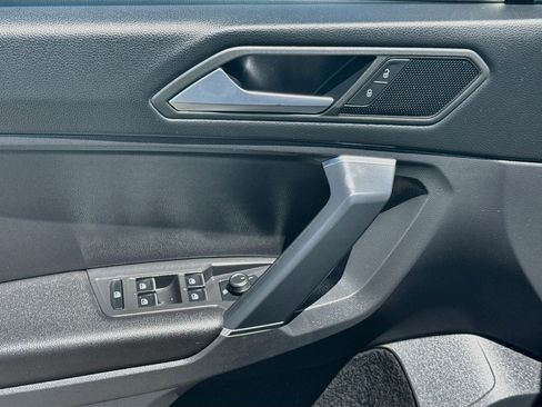 Used 2020 Volkswagen Tiguan SE w/ Panoramic Sunroof Package FWD image 14