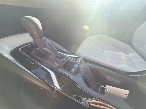 Used 2020 Toyota Corolla LE image 19