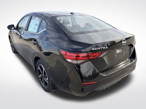Used 2025 Nissan Sentra SV image 5