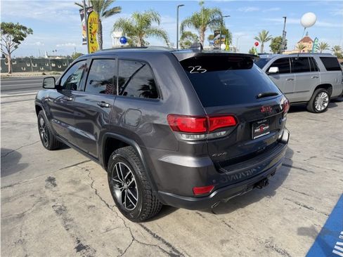 Used 2018 Jeep Grand Cherokee Trailhawk AWD/4WD image 4