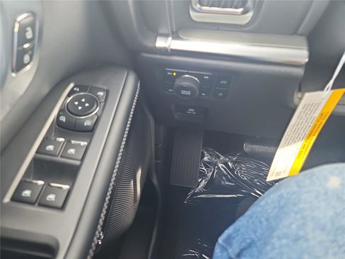 New 2025 Ford Expedition Max Platinum w/ Driver's Package image 33