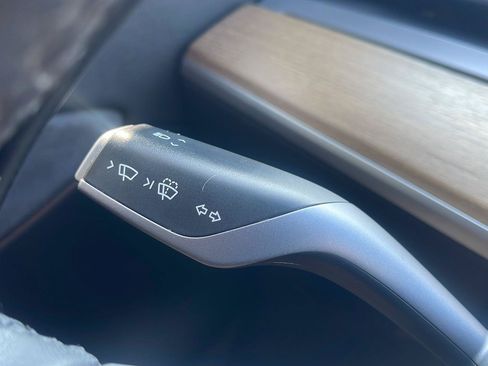 Used 2022 Tesla Model Y Long Range AWD/4WD image 22