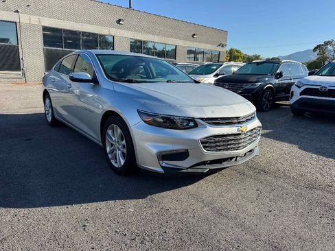 Used 2017 Chevrolet Malibu LT image 7