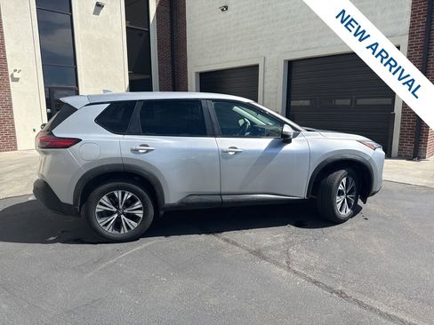 Used 2022 Nissan Rogue SV image 8