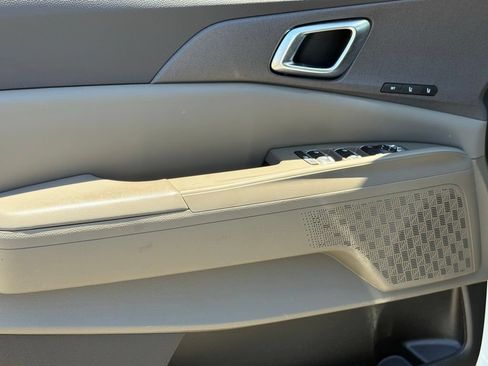 Used 2026 Kia Carnival EX FWD image 16