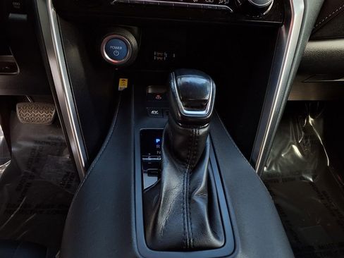 Certified 2021 Toyota Venza LE w/ Carpet Mat Package (TMS) image 10