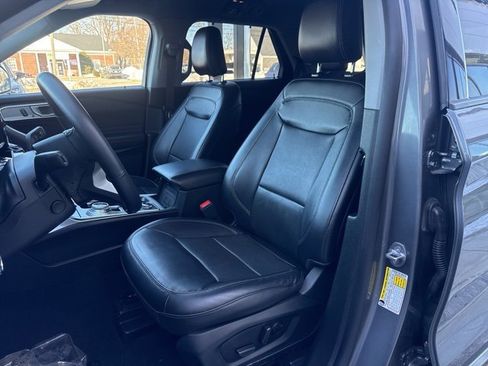 Used 2022 Ford Explorer Limited w/ Equipment Group 301A image 10