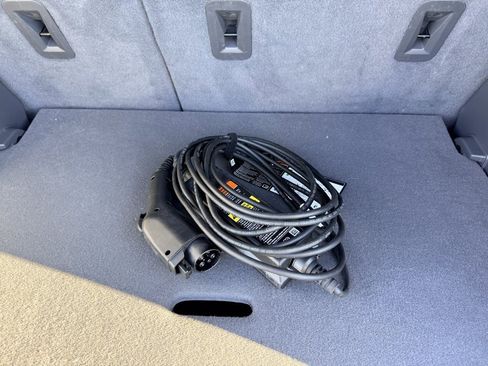 Used 2019 Chevrolet Bolt Premier w/ Infotainment Package image 33