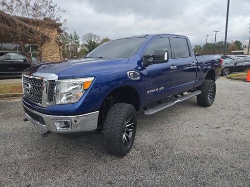 Used 2017 Nissan Titan SV image 3