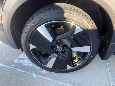 New 2026 Nissan Kicks SR image 9