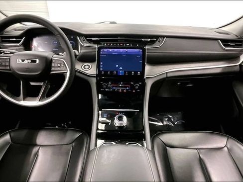 Used 2023 Jeep Grand Cherokee L Limited AWD/4WD image 18