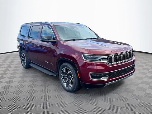 Used 2023 Jeep Wagoneer Series III w/ Preferred Equipment Group AWD/4WD image 4