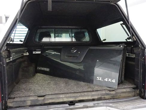 Used 2012 Nissan Frontier SL w/ Moonroof Pkg image 16