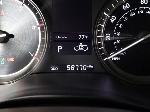 Used 2019 Lexus LX 570 4WD w/ Luxury Package image 17