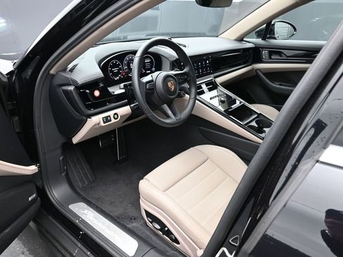 Used 2025 Porsche Panamera RWD image 4