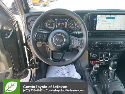 Used 2024 Jeep Wrangler Unlimited Rubicon AWD/4WD image 21