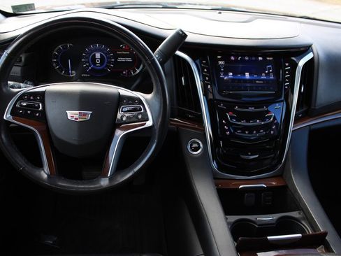 Used 2020 Cadillac Escalade Premium Luxury image 11