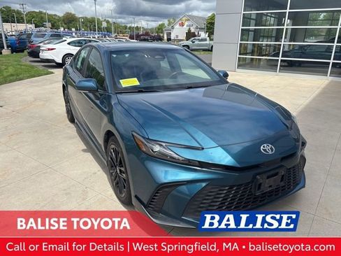 Used 2025 Toyota Camry SE FWD image 1