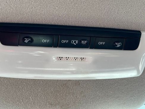 Used 2021 Nissan Versa SR FWD image 24