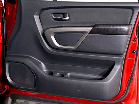 Used 2015 Nissan Titan SV image 29