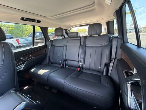 Used 2025 Land Rover Range Rover SE AWD/4WD image 16