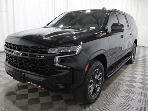 Used 2024 Chevrolet Suburban Z71 w/ Luxury Package image 39