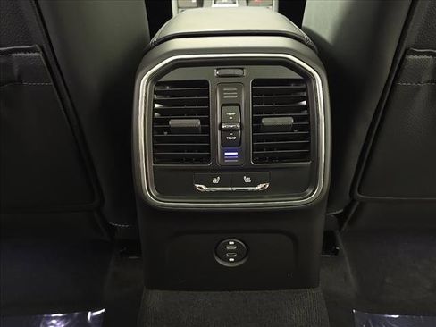 Certified 2025 Porsche Macan Turbo image 25