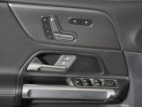 Certified 2022 Mercedes-Benz GLB 250 4MATIC image 29