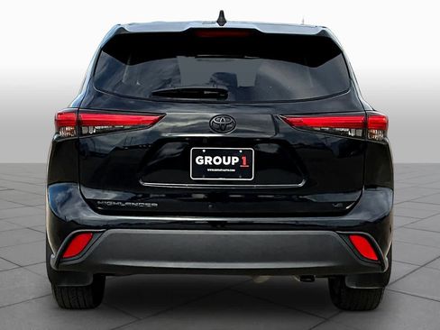 Used 2023 Toyota Highlander LE image 5