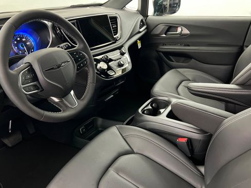 New 2026 Chrysler Pacifica Select image 15