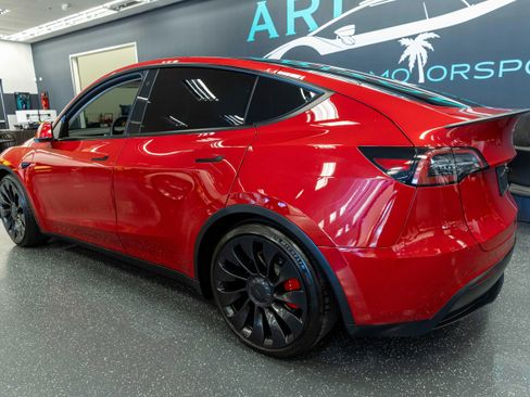 Used 2023 Tesla Model Y Performance AWD/4WD image 9