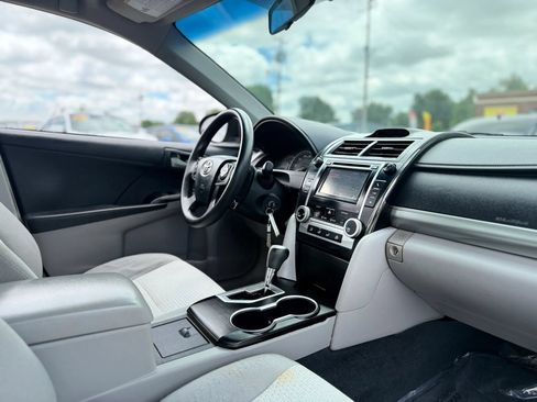 Used 2012 Toyota Camry LE FWD image 25