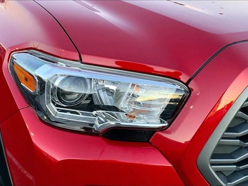 Used 2021 Toyota Tacoma TRD Off-Road image 25