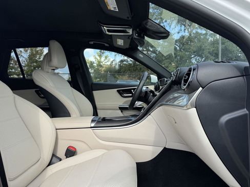 Certified 2025 Mercedes-Benz GLC 300 image 30