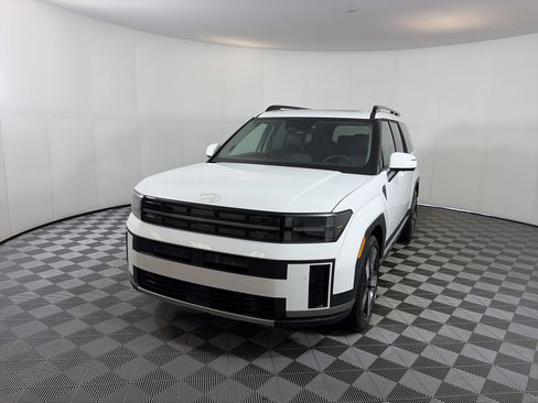 Used 2025 Hyundai Santa Fe Limited image 2